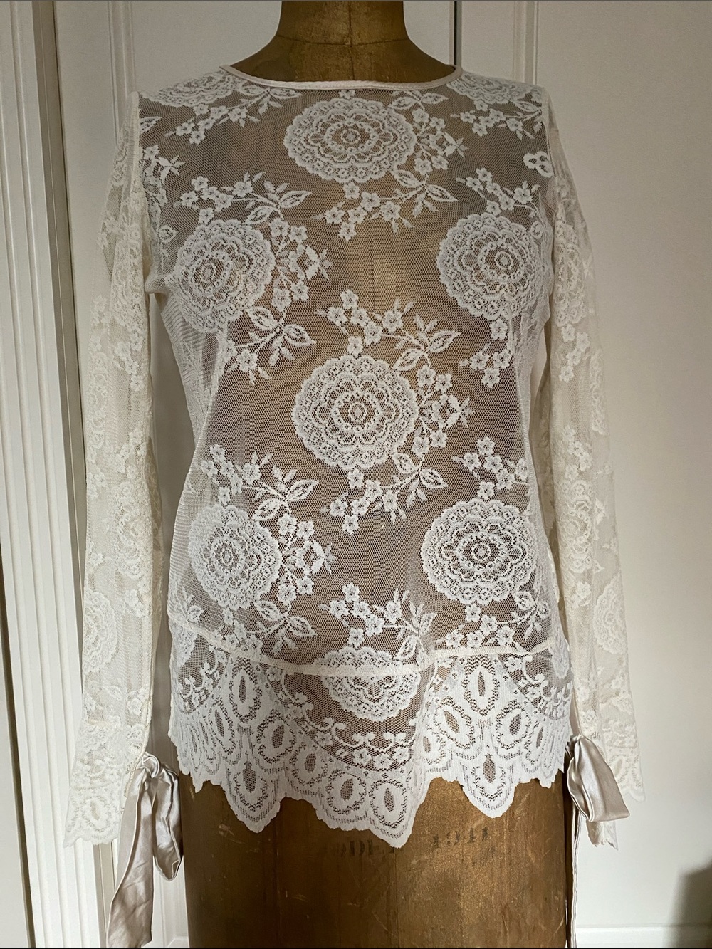 Teenflo Ivory Sheer Floral Lace Long-Sleeve Blouse